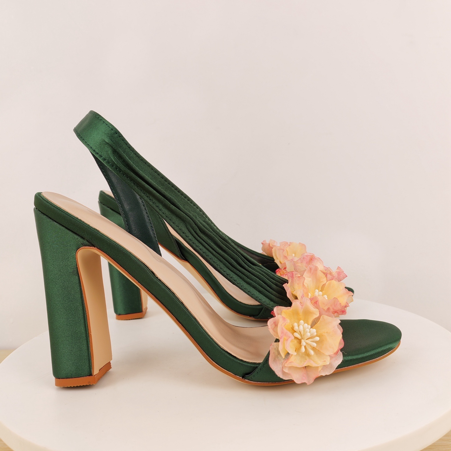صنادل نسائية بكعب مربع مزينة ب - مراجعة Slip Dress Satin وسعره