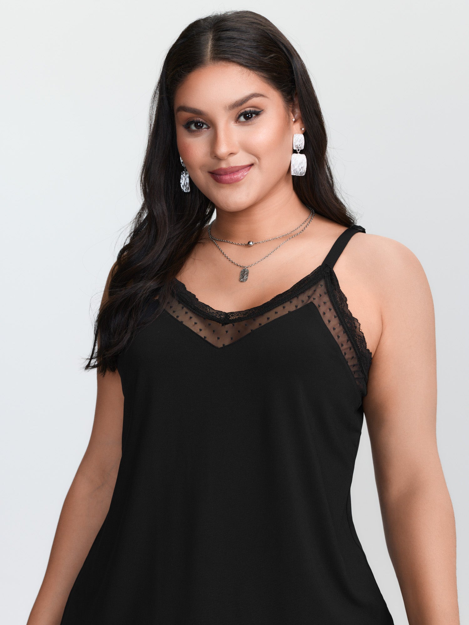 بلوزة كاميسول سوداء محبوكة بمق - مراجعة Cami Top Lace وسعره